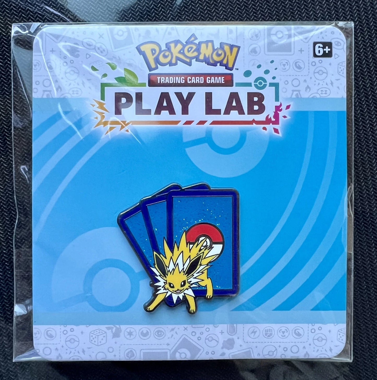Pokémon TCG Play Lab Pin Jolteon Eevee Eeveelution (Similar to PAX Pinny Arcade)